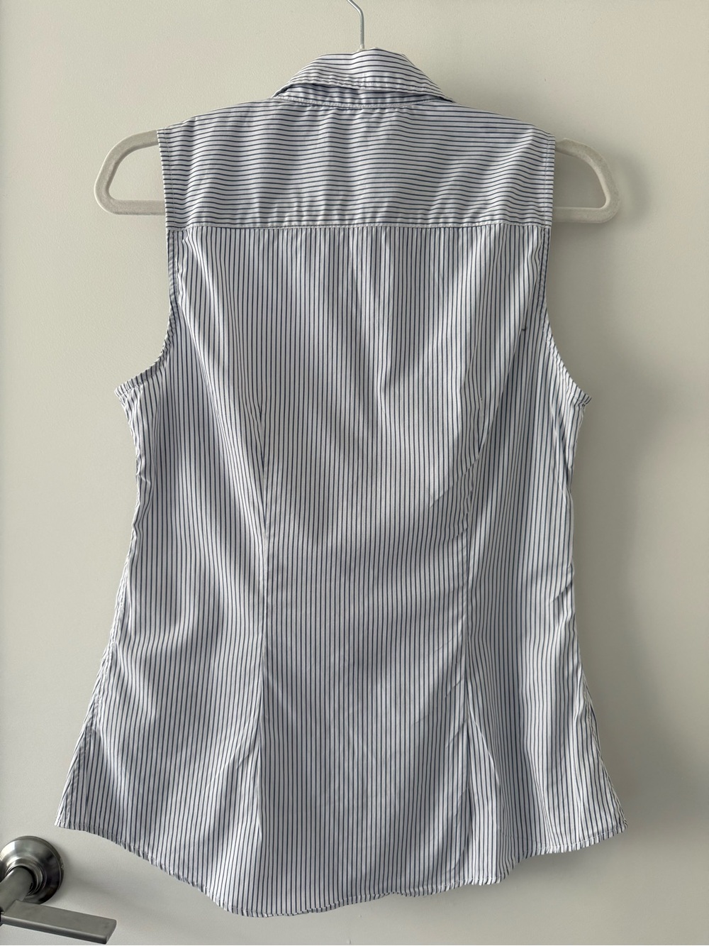Banana Republic Blue and White Striped Sleeveless Button-Down Shirt - Picture 2 of 3